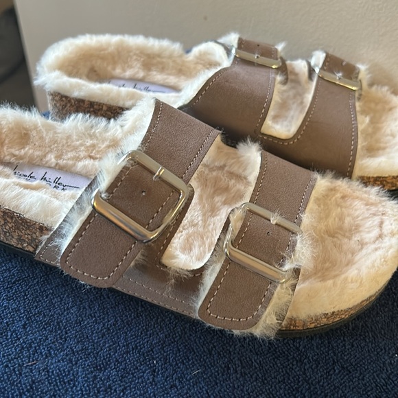 Nicole Miller woman’s fuzzy slip on sandles size 6 - Picture 3 of 3